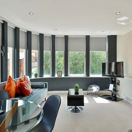 Aspire - 2 Bed, Parking, 3 Minute Walk To Minster 아파트 *