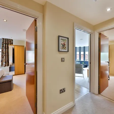 Aspire - 2 Bed, Parking, 3 Minute Walk To Minster 아파트