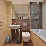Aspire - 2 Bed, Parking, 3 Minute Walk To Minster 아파트 *