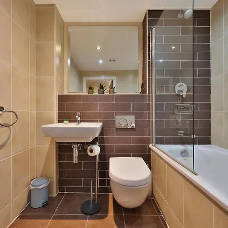 Aspire - 2 Bed, Parking, 3 Minute Walk To Minster 아파트 *