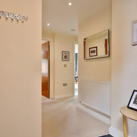 Aspire - 2 Bed, Parking, 3 Minute Walk To Minster *